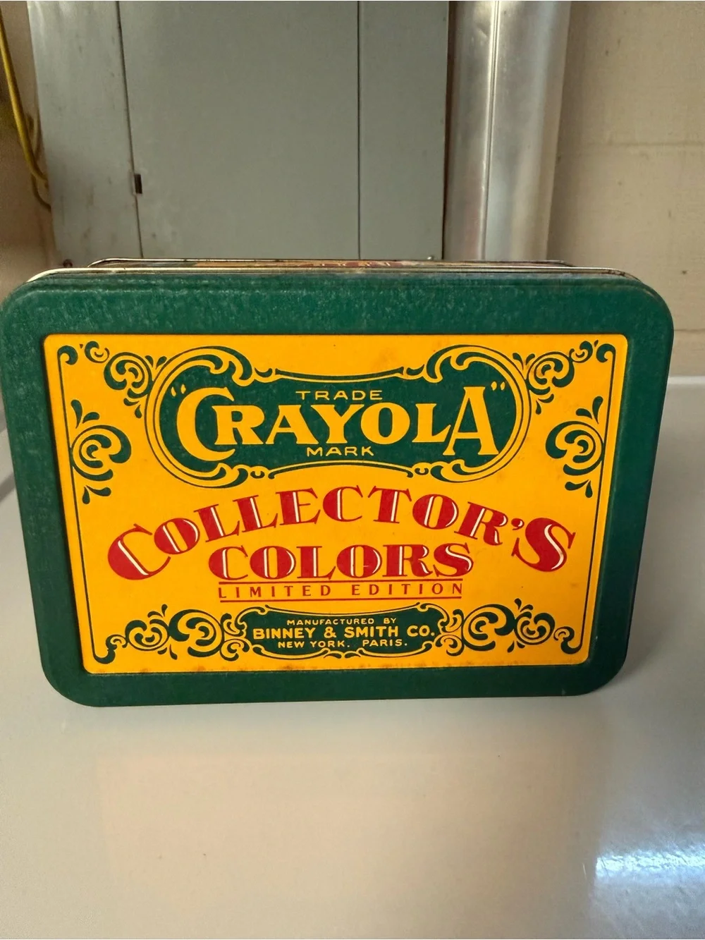 Crayola Collector's Colors Limited Edition Tin with Crayons